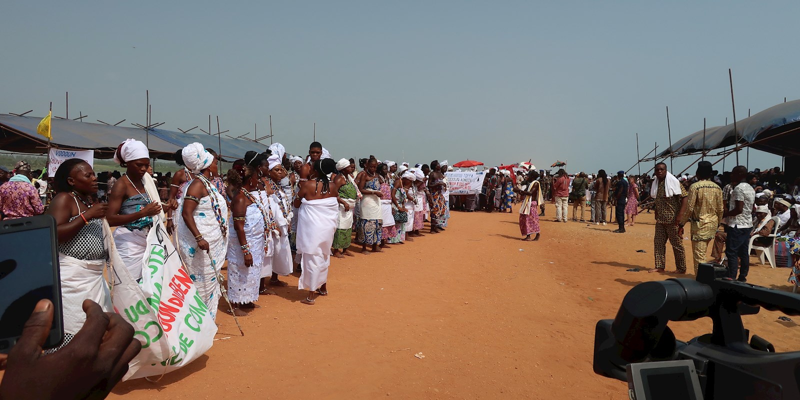 Procession and audience.