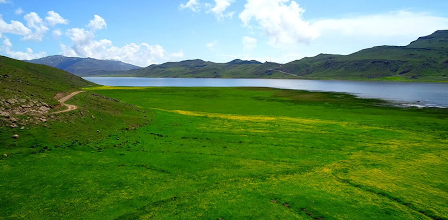 The Eye-Catching Neor Lake