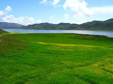 The Eye-Catching Neor Lake