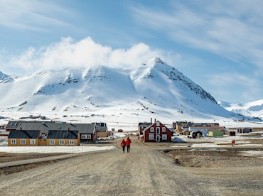 Play spot-the-polar-bear in the Arctic wilderness of Svalbard