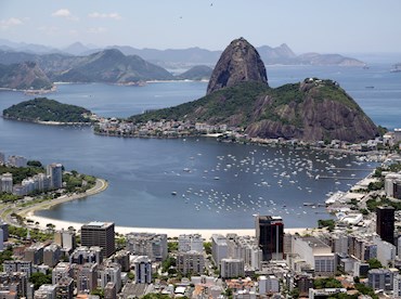 Straddle the top of the world on Pão de Açúcar