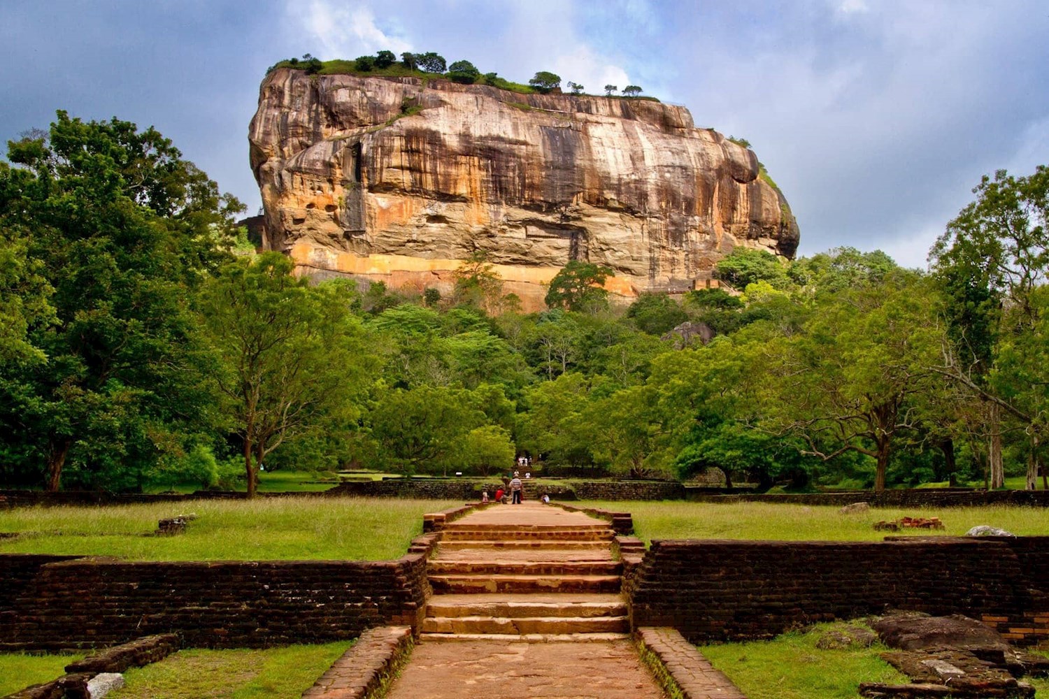 Scale Sigiriya  Sri Lanka's top rock star