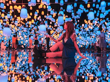 Enter a wonderland of digital art at teamLab Borderless