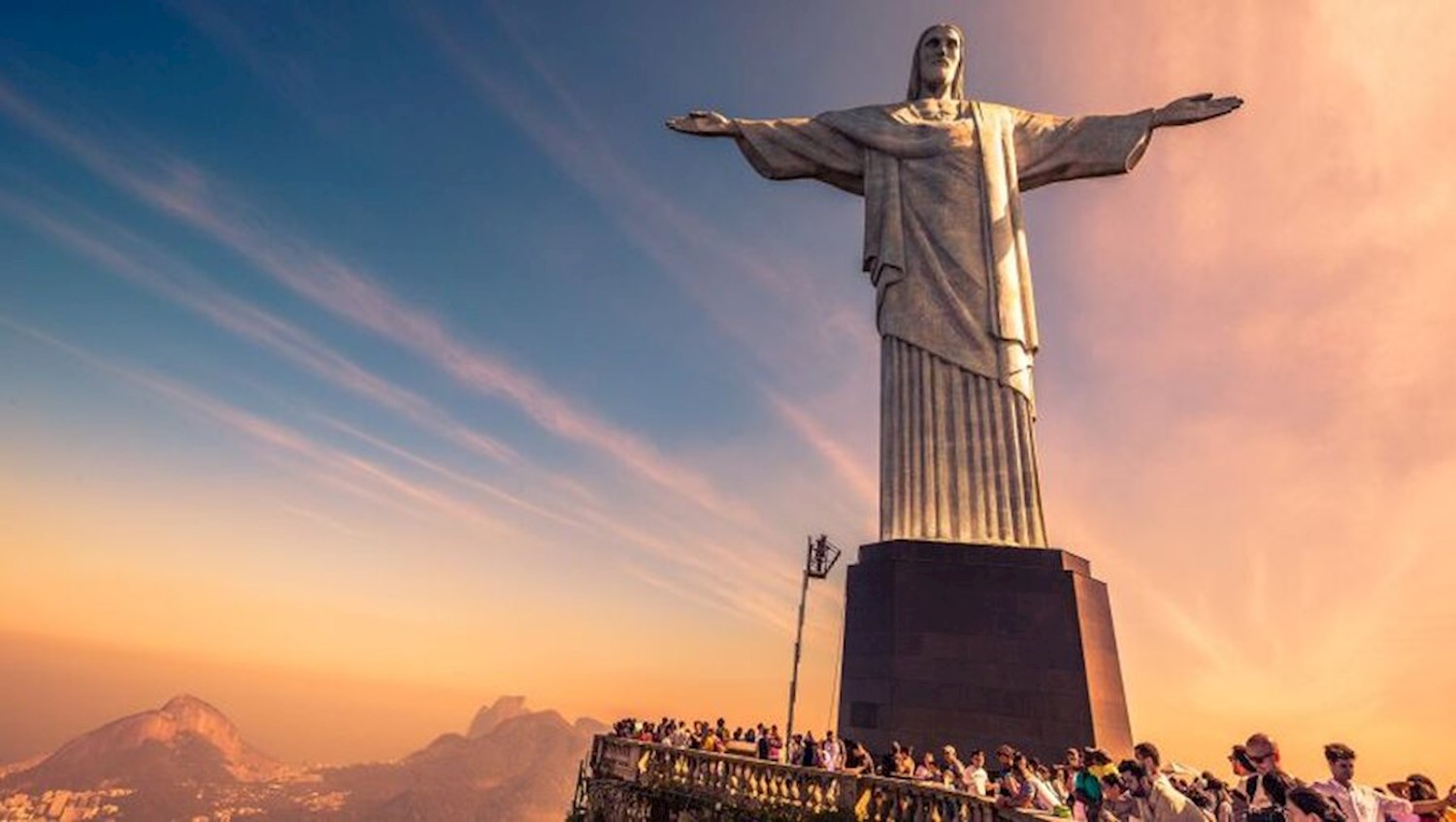 Pay a visit to the Lord on high at Cristo Redentor