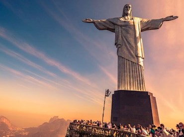 Pay a visit to the Lord on high at Cristo Redentor