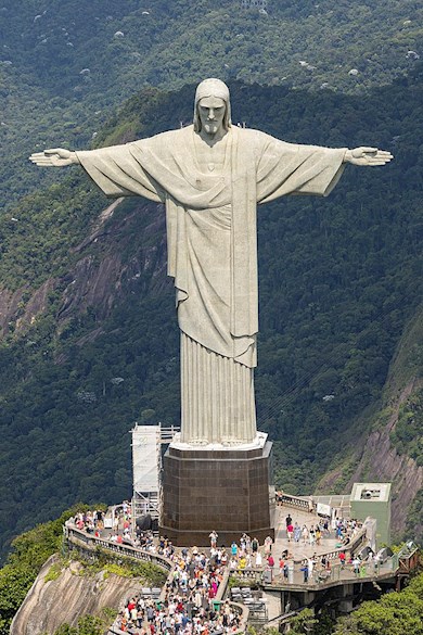 Pay a visit to the Lord on high at Cristo Redentor