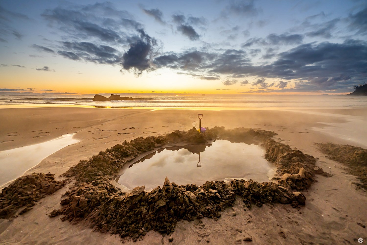 Dig your own spa at Hot Water Beach