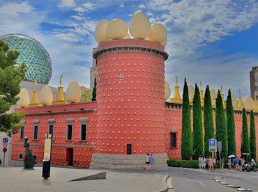 See surrealism on steroids at Teatre Museu Dalí