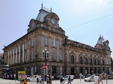 Hit the tiles at Porto's beautiful São Bento station