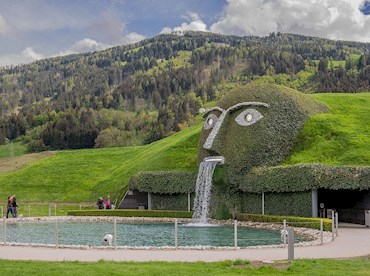 Be spellbound by water giants and crystal trees at Swarovski Kristallwelten