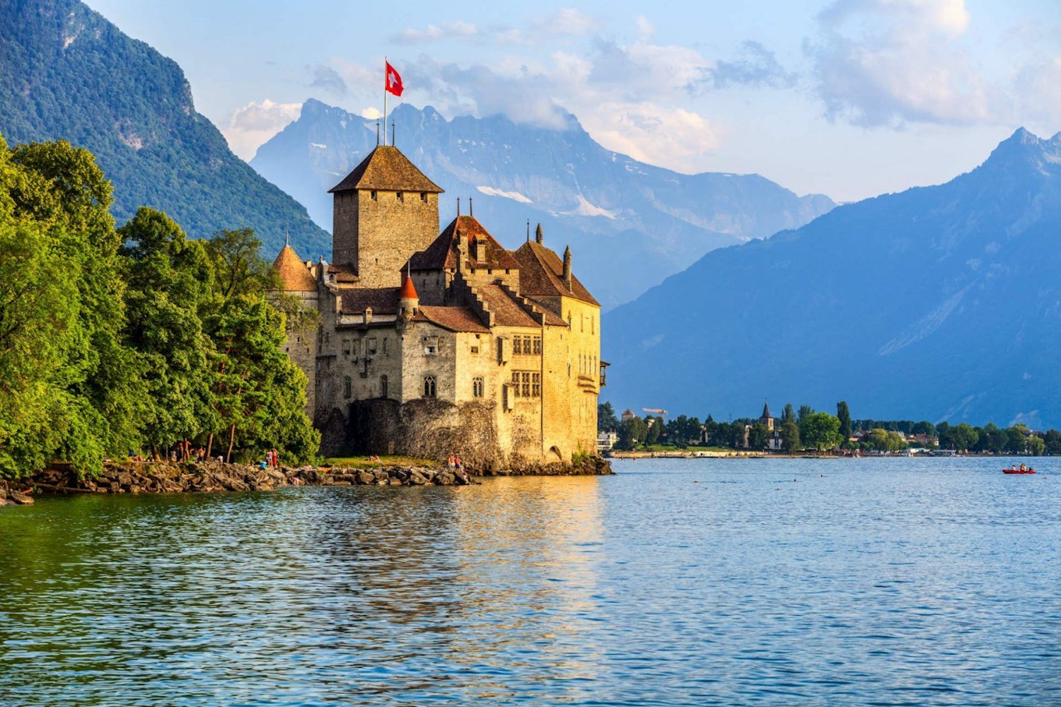 Live the high life on Lake Geneva's stunning shores