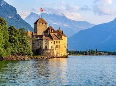 Live the high life on Lake Geneva's stunning shores