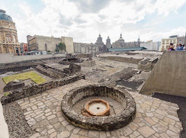 Find unearthed Aztec treasure at Templo Mayor