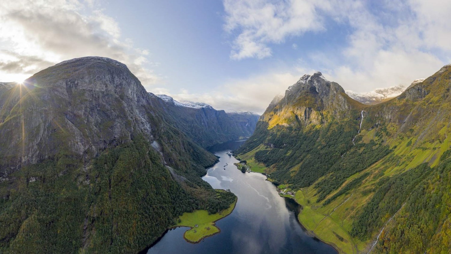 Paddle across Norway's narrow Neroyfjord